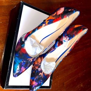 Blue watercolor design pump